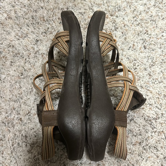 Chaco sz 8 - Picture 2 of 5